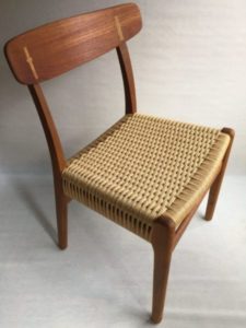 Hans J.Wegner がデザインした椅子（CH23）のペーパーコード張り替え修理