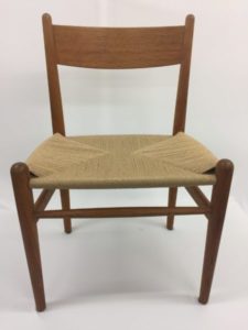 Hans J.Wegner がデザインした椅子（CH36）のペーパーコード張り替え事例