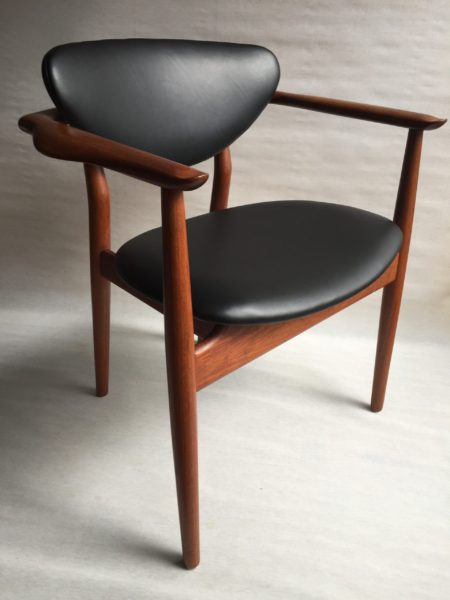 ＊ NV55 Chair / Niels Vodder（ニルスボッター社） / design : Finn Juhl （フィン・ユール）