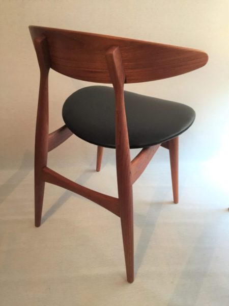 ＊ CH33 Chair / Carl Hansen & Son（カール・ハンセン＆サン社） / design : Hans J.Wegner（ハンス J.ウェグナー）