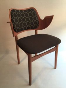 Hans Olsen デザインの椅子 107アームチェア 修理前