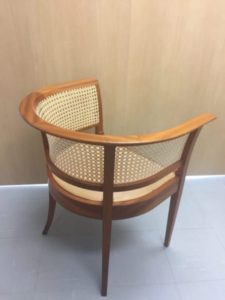 Kaare Klint がデザインした椅子の籐の張り替え修理例