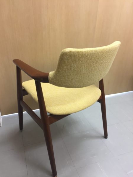 ＊ Arm Chair / Høng Stolefabrik（ハン ストールファブリック社） / design : Erik Kirkegaard （エリック・キルケゴー）