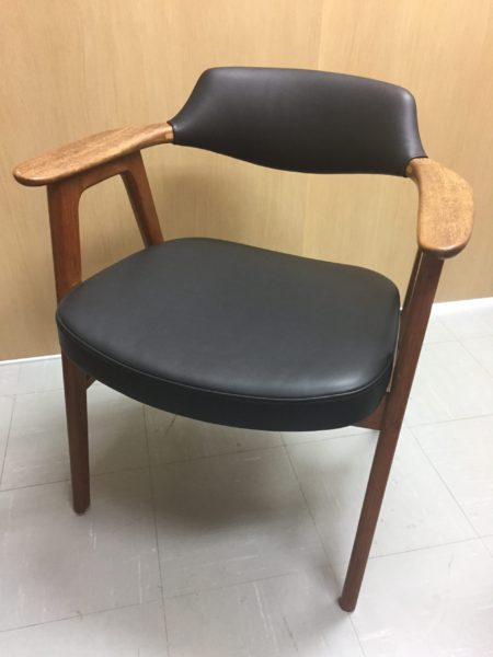 ＊ Arm Chair / Høng Stolefabrik（ハン ストールファブリック社） / design : Erik Kirkegaard （エリック・キルケゴー）